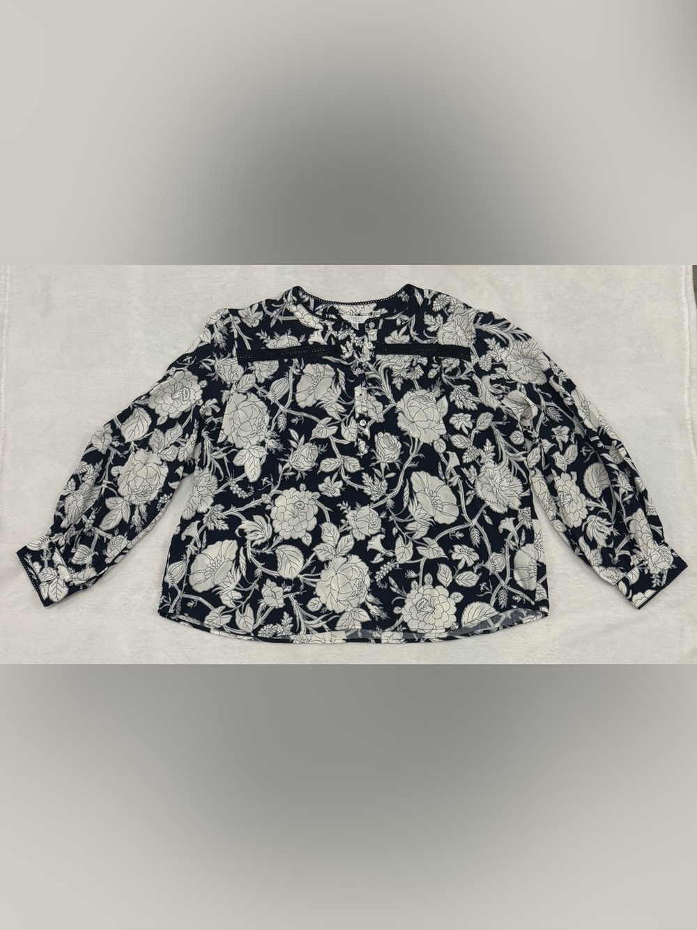 Time and Tru Women’s Dark Navy Floral Lace Yoke Blouse XXXL (22) Long Sleeve NWT